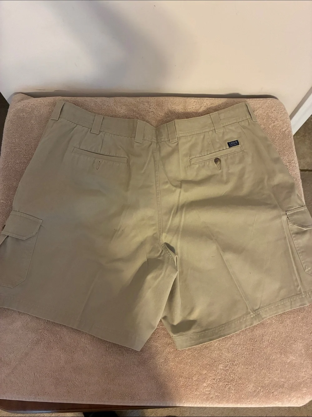 Izod size 46 Men's Khaki Flat Front Cargo Shorts